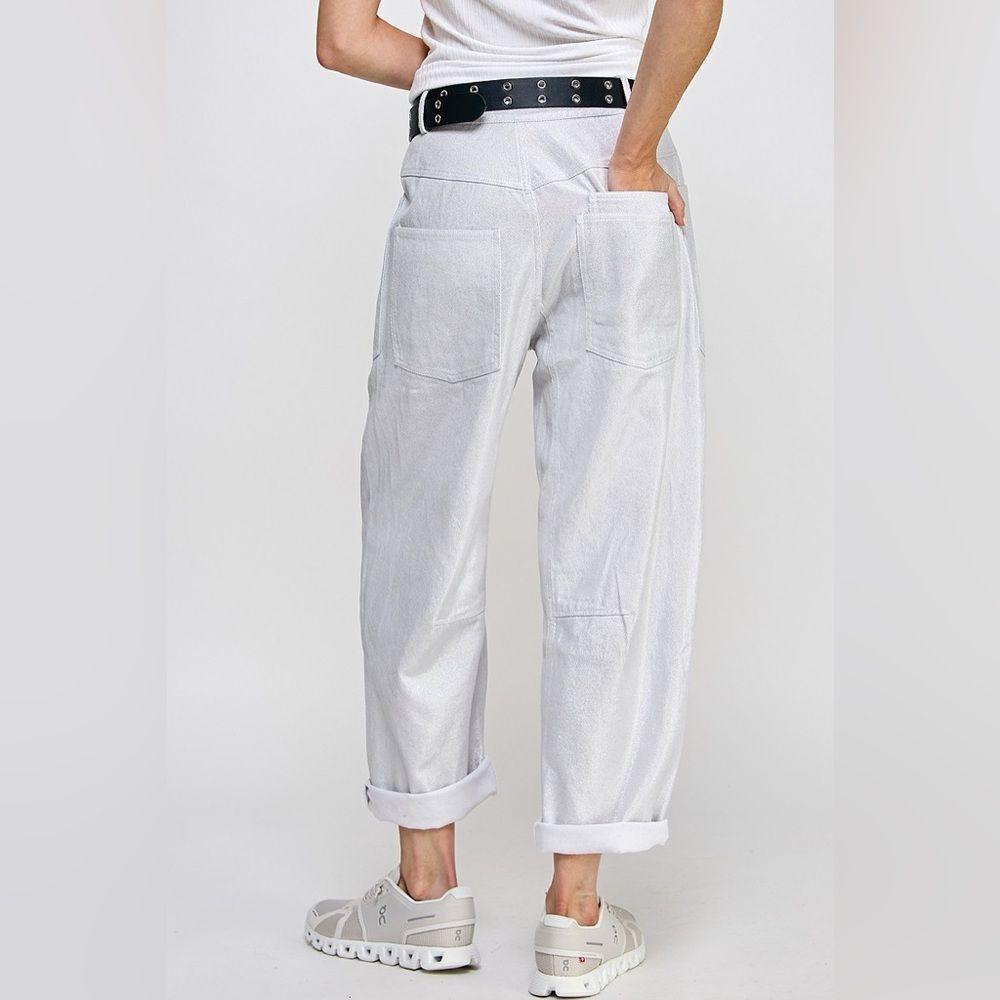 BNWT! Metallic Low Slung Barrel Jeans in White