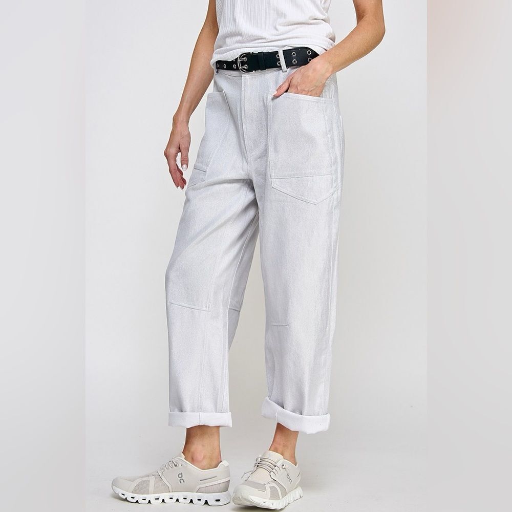 BNWT! Metallic Low Slung Barrel Jeans in White