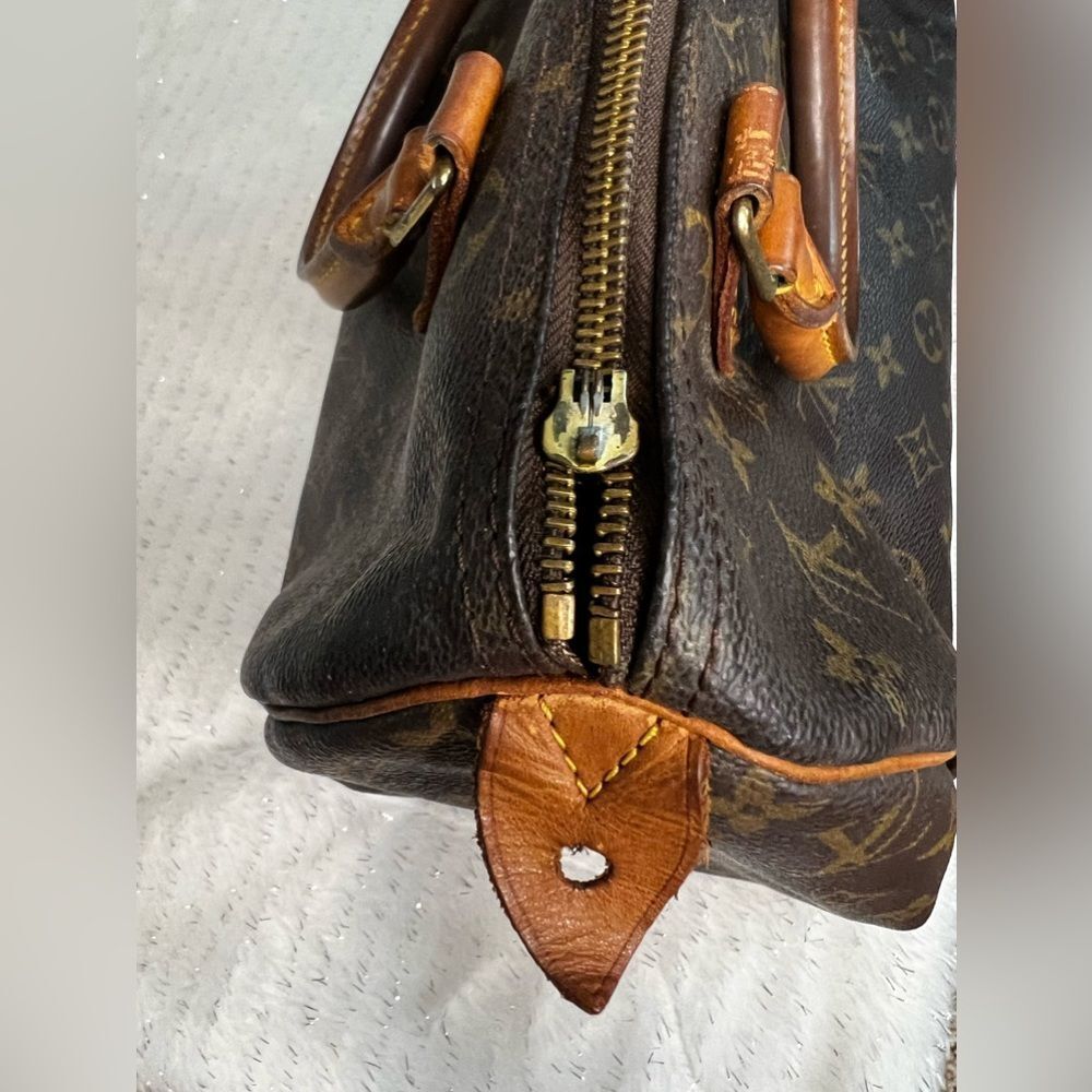 AUTH LOUIS VUITTON MONOGRAM SPEEDY 30