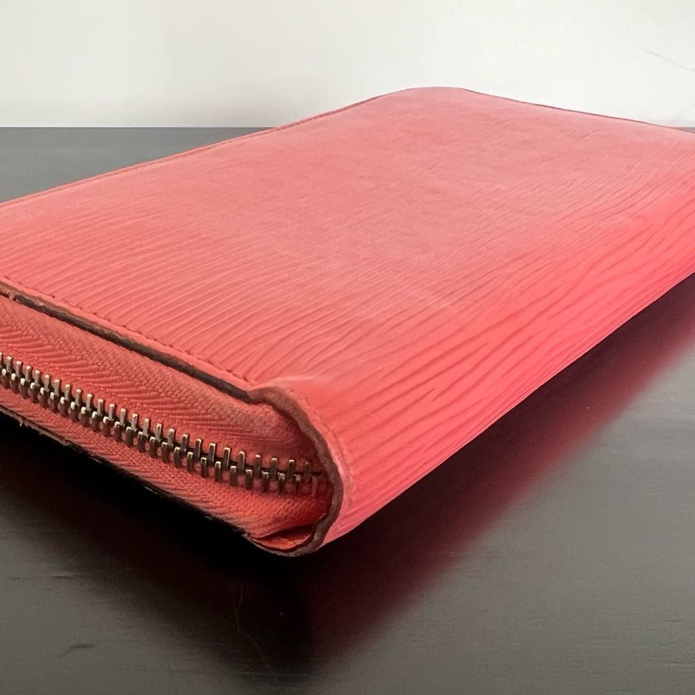 AUTH LOUIS VUITTON EPI WALLET- RARE COLOR