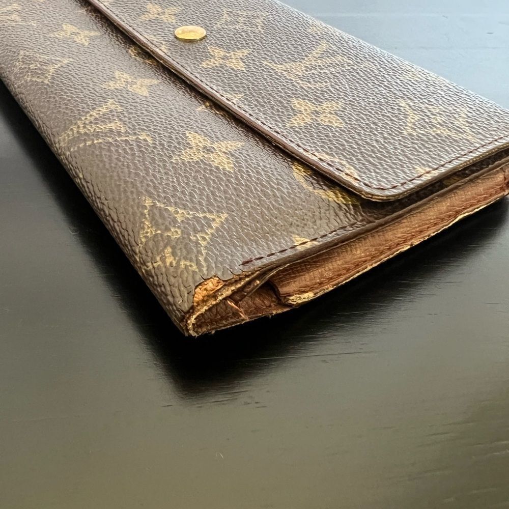 AUTHENTIC LOUIS VUITTON MONOGRAM SARAH WALLET