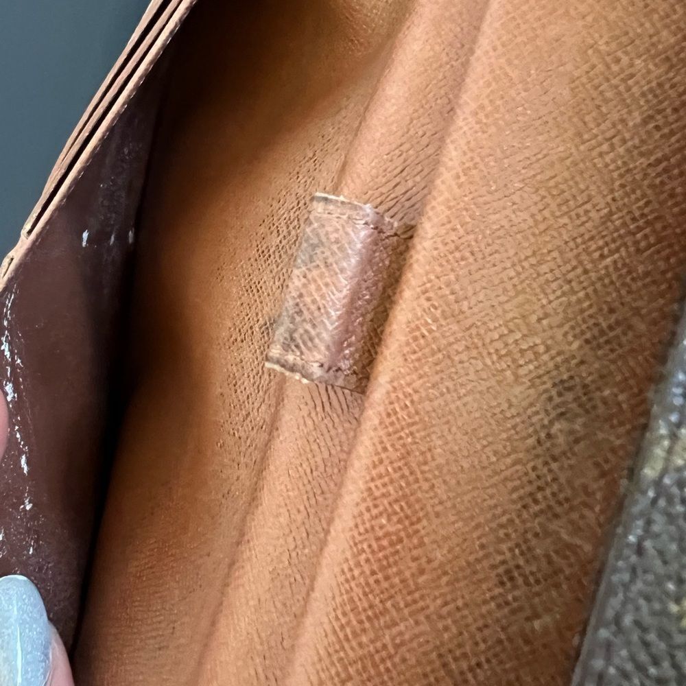 AUTHENTIC LOUIS VUITTON MONOGRAM SARAH WALLET
