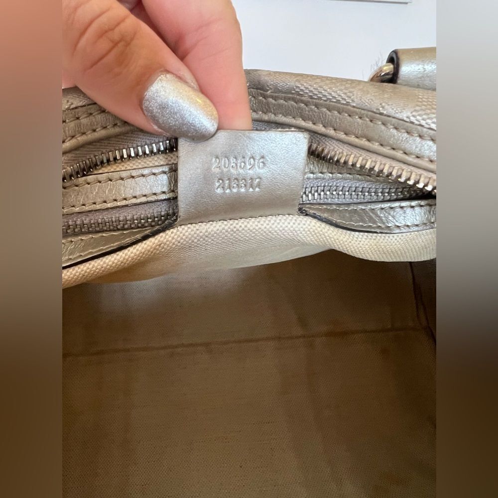 *RARE* GUCCI SILVER HANDBAG WITH CROSSBODY STRAP