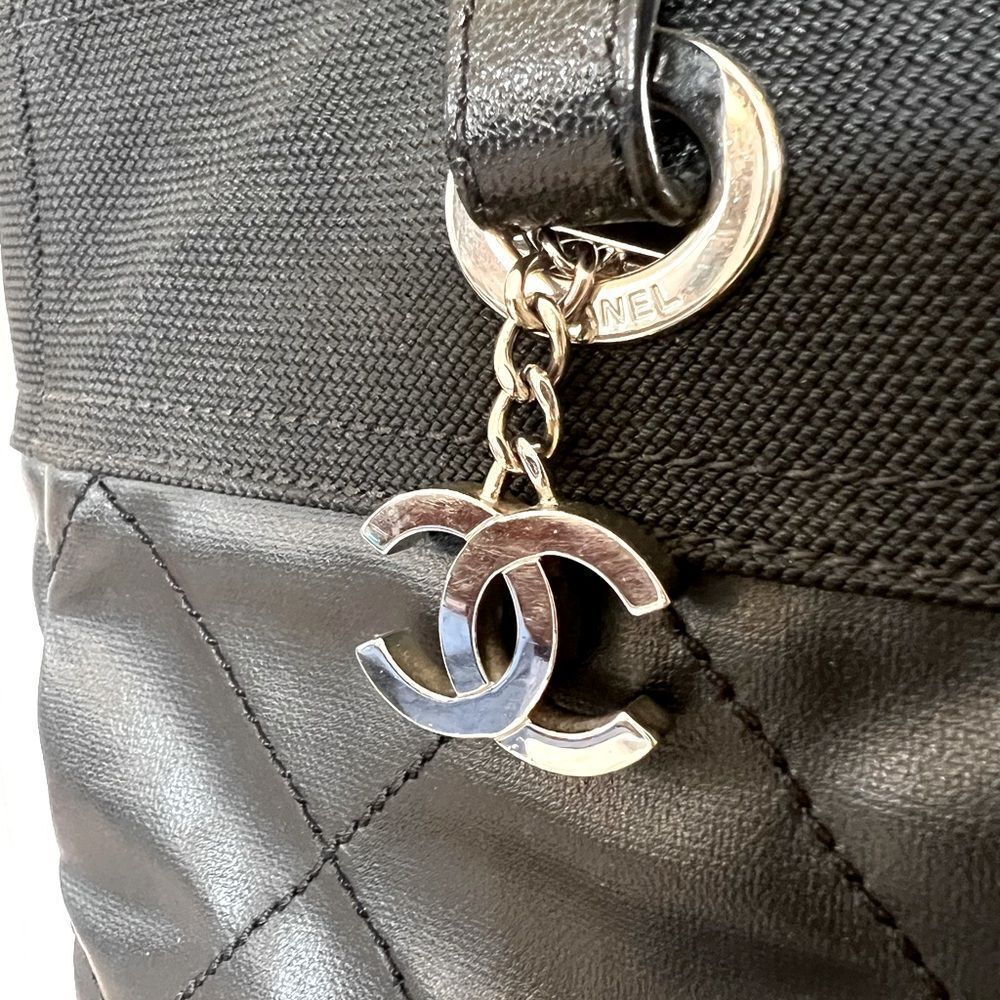 AUTH CHANEL BIARRITZ MM TOTE BAG IN BLACK