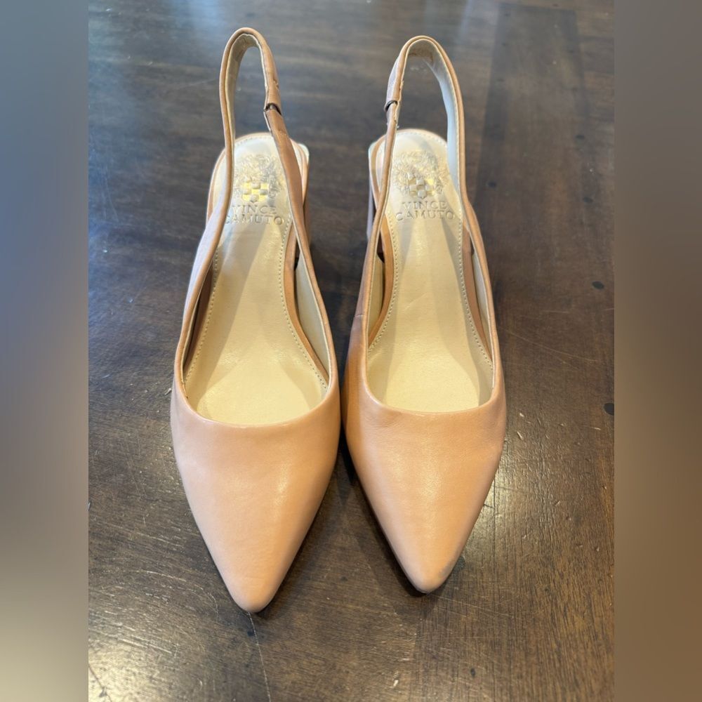 VINCE CAMUTO beige/cream heel shoe