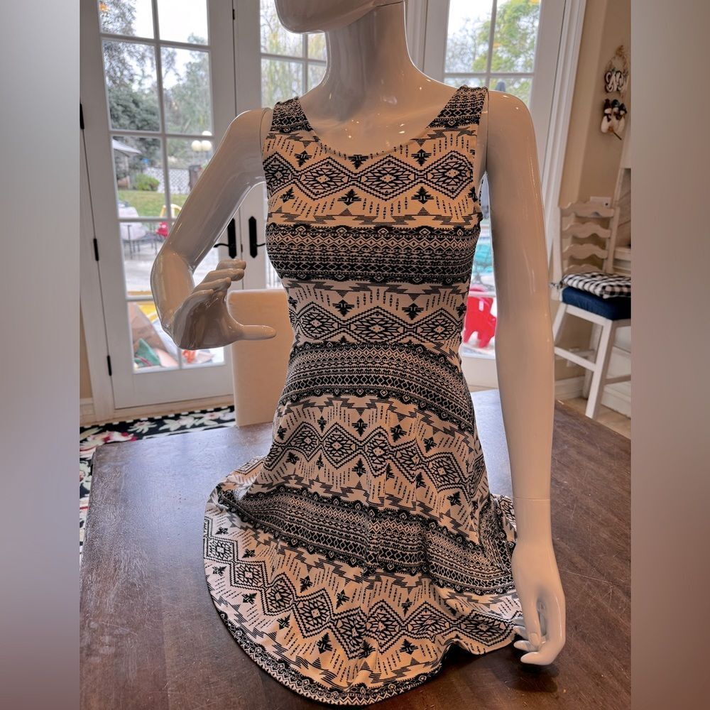 DIVIDED H&M Aztec bohemian dress