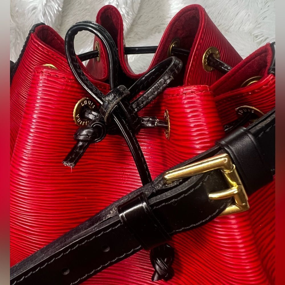 AUTH LOUIS VUITTON EPI LEATHER NOE- BLACK AND RED