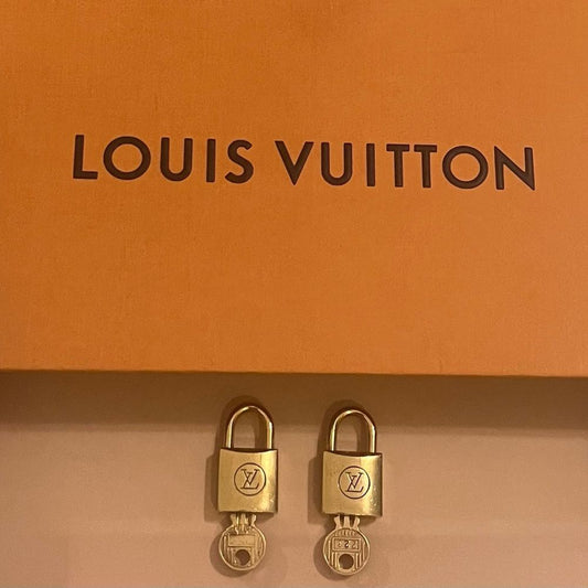 AUTHENTIC VINTAGE LOUIS VUITTON PADLOCK AND KEY