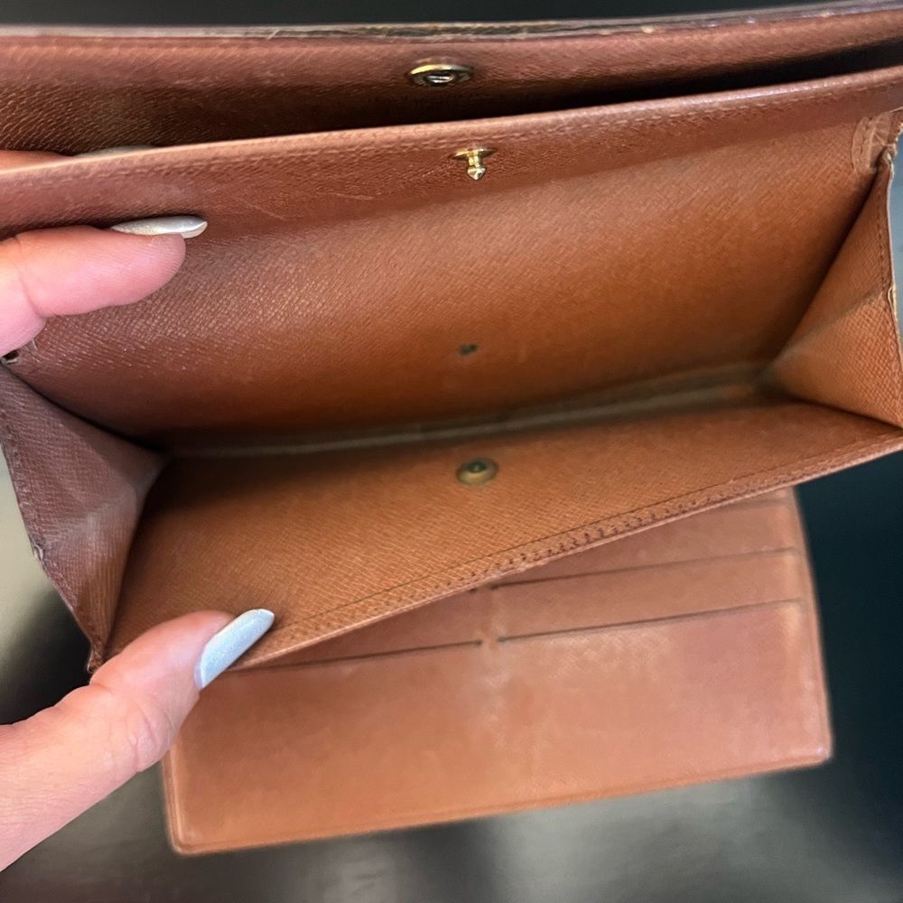 AUTHENTIC LOUIS VUITTON MONOGRAM SARAH WALLET