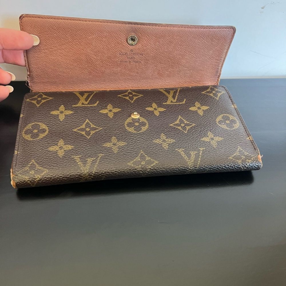 AUTHENTIC LOUIS VUITTON MONOGRAM SARAH WALLET