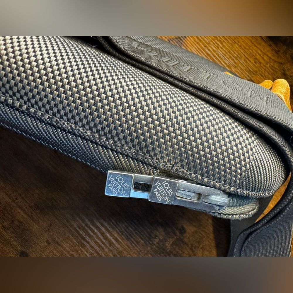 AUTH LOUIS VUITTON CROSSBODY