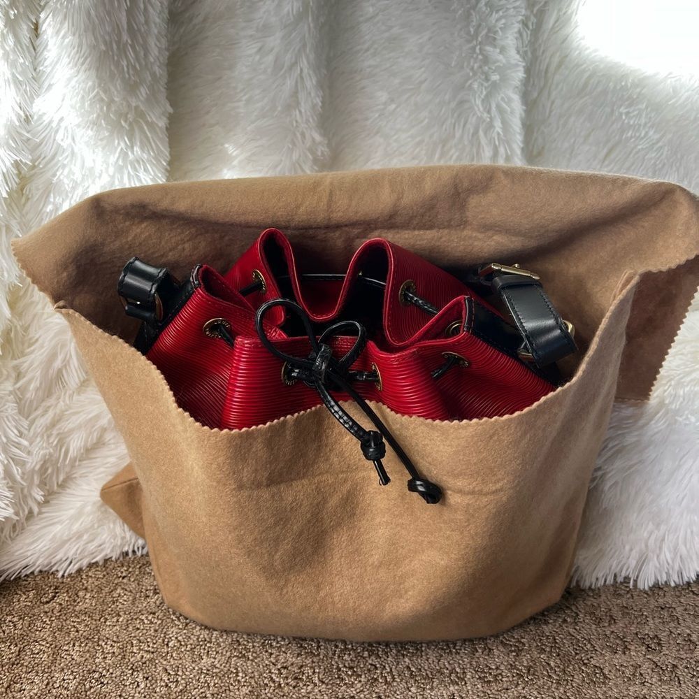 AUTH LOUIS VUITTON EPI LEATHER NOE- BLACK AND RED