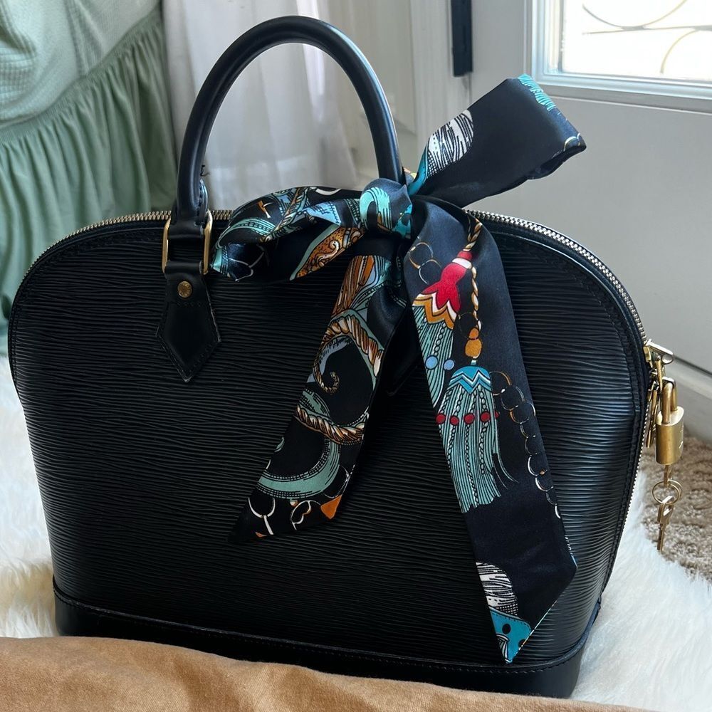 AUTHENTIC LOUIS VUITTON ALMA in Black Epi Leather