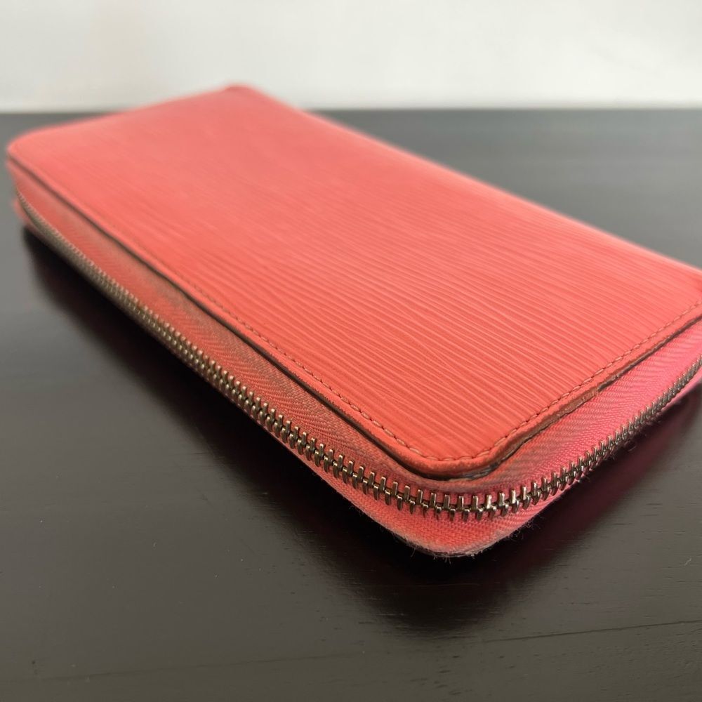 AUTH LOUIS VUITTON EPI WALLET- RARE COLOR!!!!!