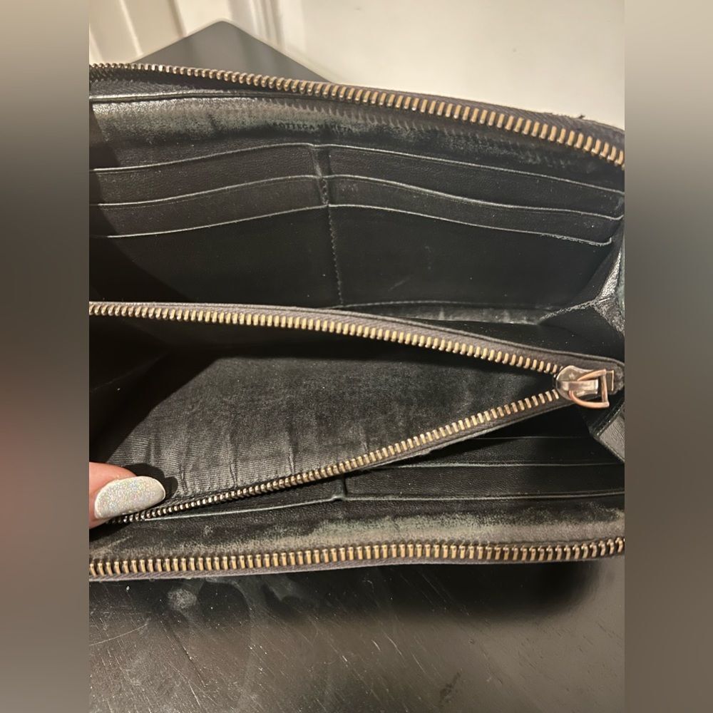 BOTTEGA VENETA zippy WALLET- black