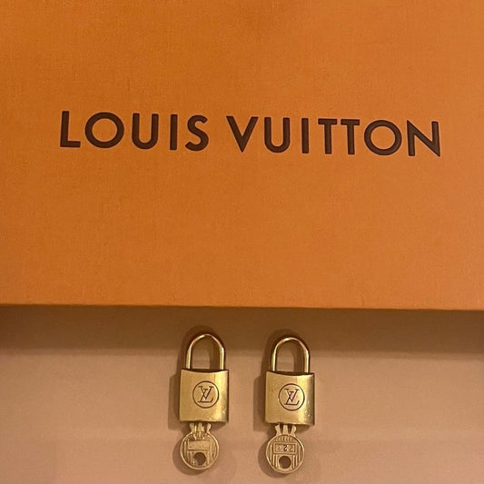AUTHENTIC VINTAGE LOUIS VUITTON PADLOCK AND KEY