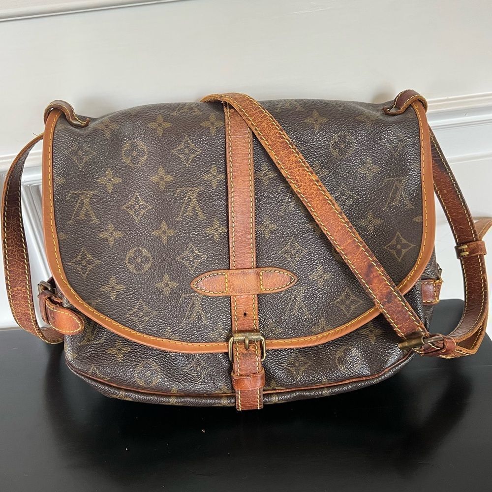 AUTH LOUIS VUITTON MONOGRAM SAUMUR 30 CROSSBODYBAG