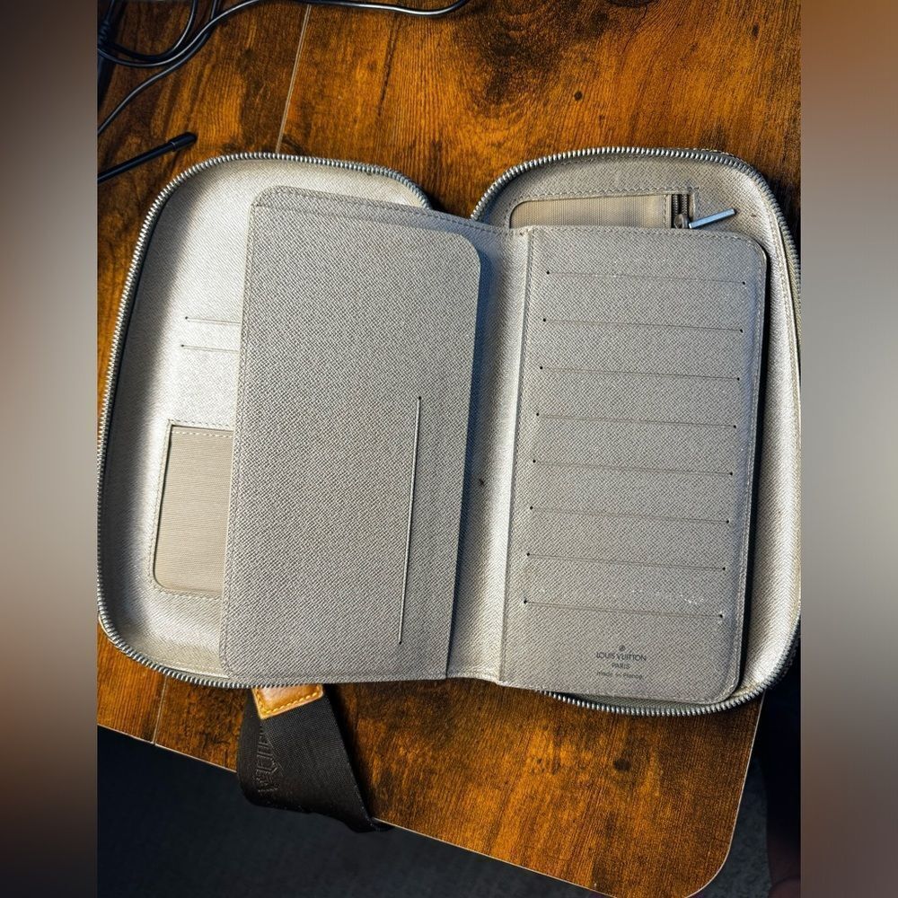 AUTH LOUIS VUITTON CROSSBODY