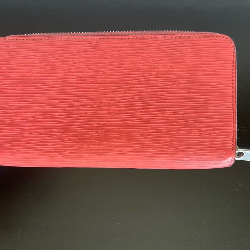 AUTH LOUIS VUITTON EPI WALLET- RARE COLOR!!!!!