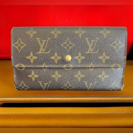 AUTHENTIC LOUIS VUITTON MONOGRAM SARAH WALLET