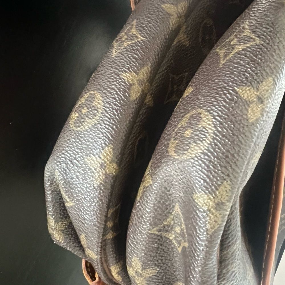 AUTH LOUIS VUITTON MONOGRAM SAUMUR 30 CROSSBODYBAG