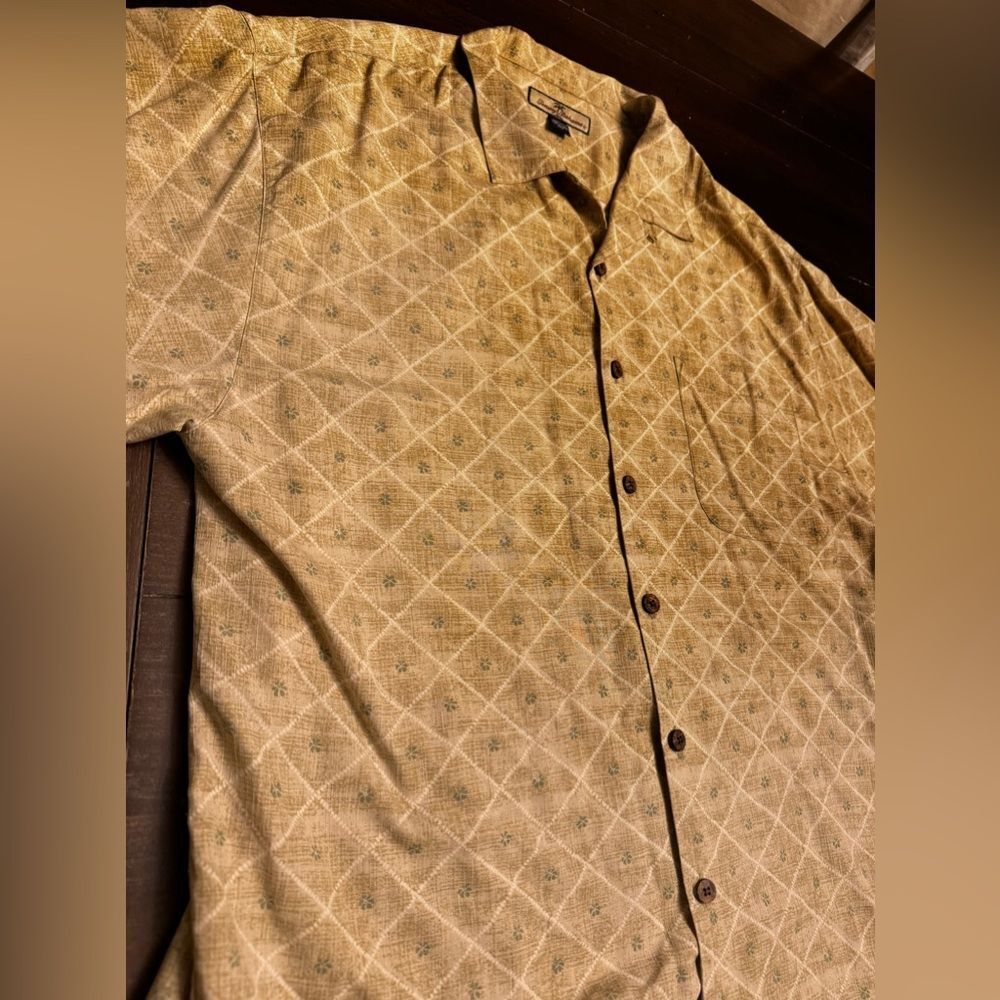 Tommy Bahama men’s short sleeve shirt