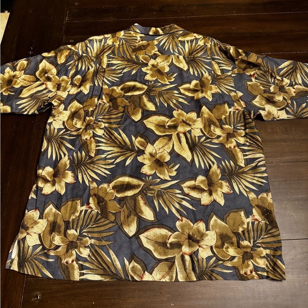 Tommy Bahama men’s short sleeve button-down shirt- XL