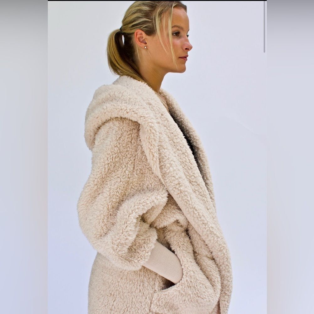 NORDIC BEACH SHACKET- Fluffy Frappe
