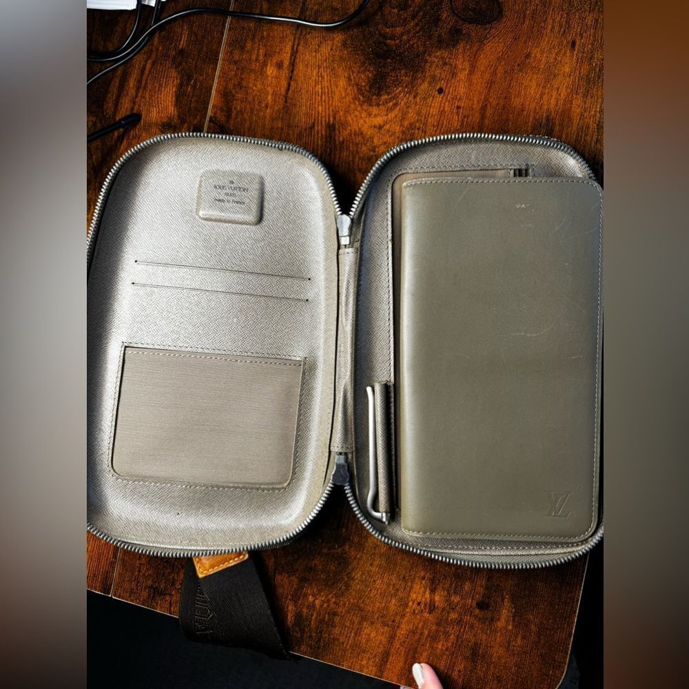 AUTH LOUIS VUITTON CROSSBODY