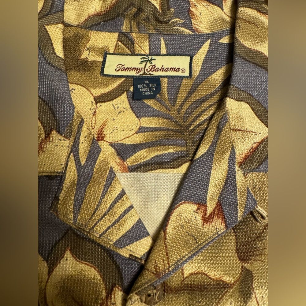 Tommy Bahama men’s short sleeve button-down shirt- XL