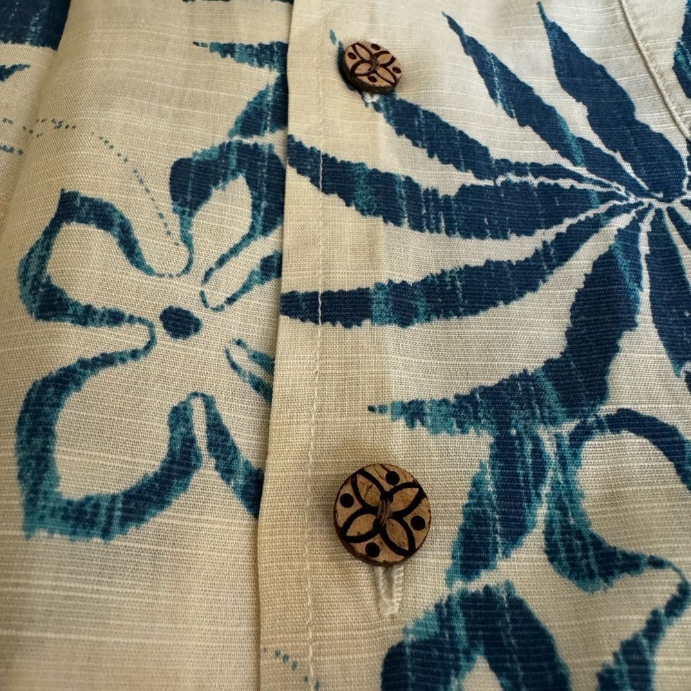 Honolua Surf Co. Men's White and Blue Floral Shirt