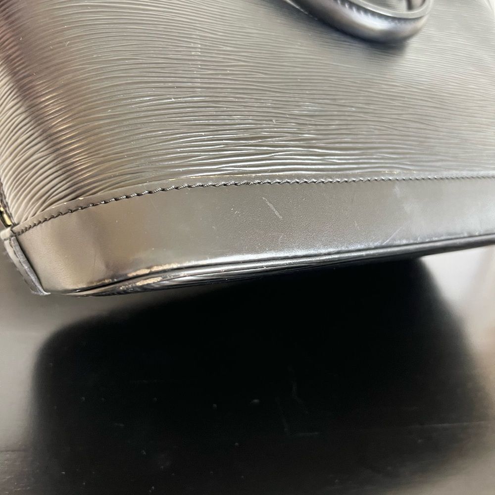 AUTHENTIC LOUIS VUITTON ALMA in Black Epi Leather