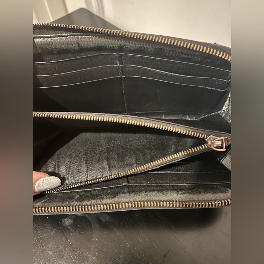 BOTTEGA VENETA zippy WALLET- black