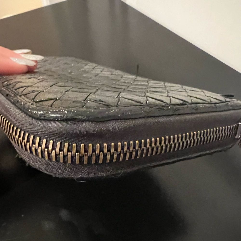 BOTTEGA VENETA zippy WALLET- black