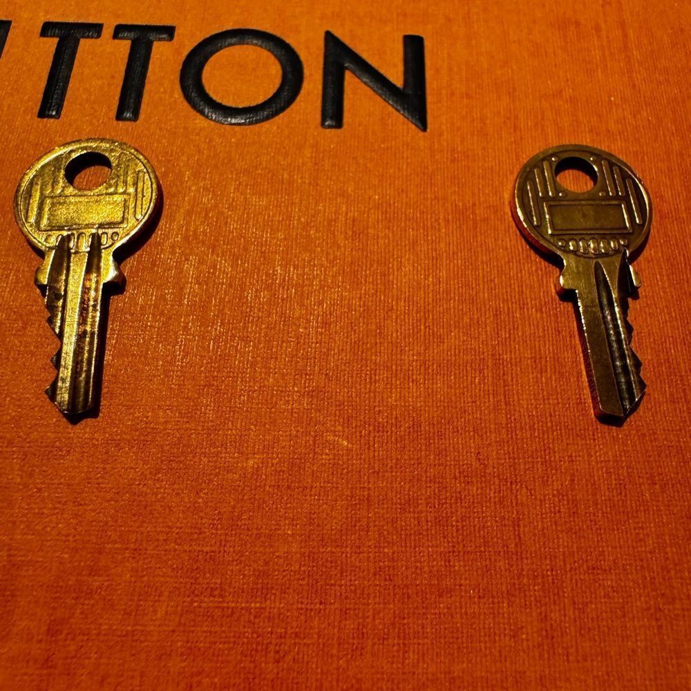 AUTHENTIC VINTAGE LOUIS VUITTON PADLOCK AND KEY