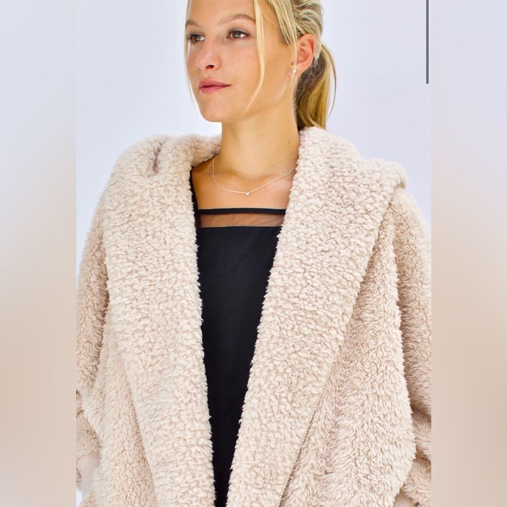 NORDIC BEACH SHACKET- Fluffy Frappe