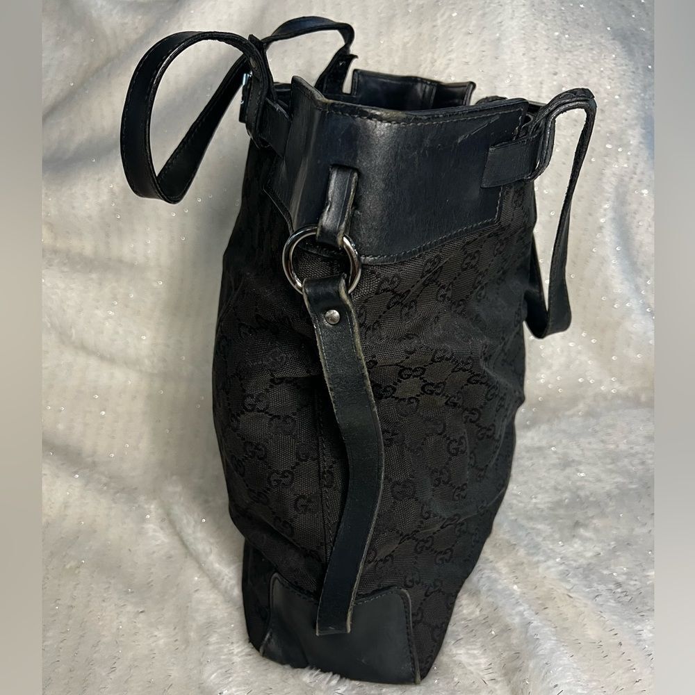 AUTH GUCCI HANDBAG- black