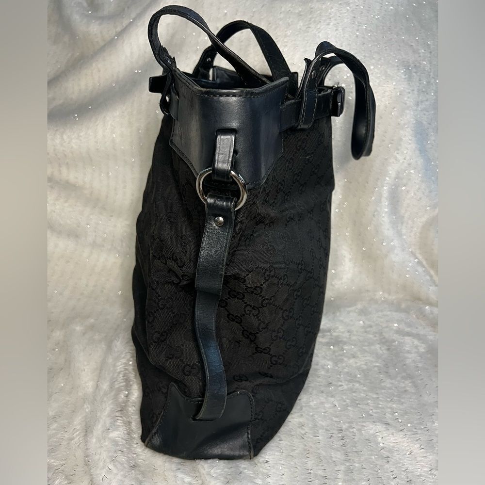 AUTH GUCCI HANDBAG- black