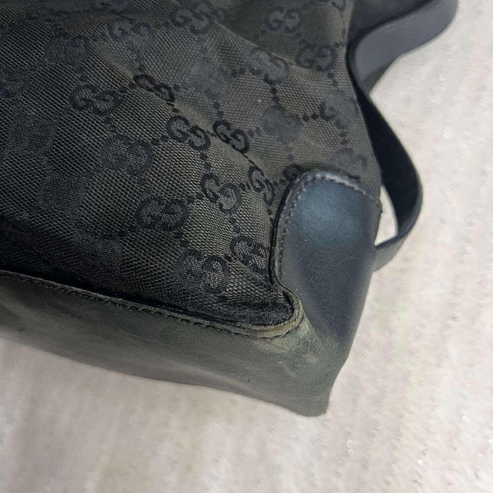 AUTH GUCCI HANDBAG- black