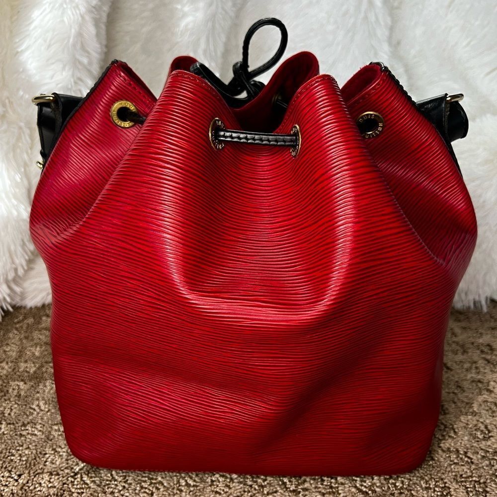 AUTH LOUIS VUITTON EPI LEATHER NOE- BLACK AND RED