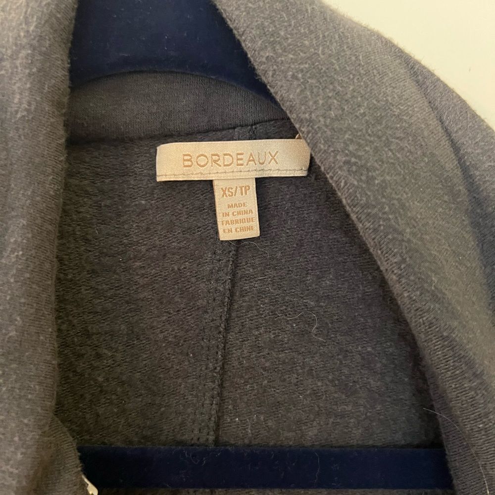 Sweater, jacket with zipper and ruffle