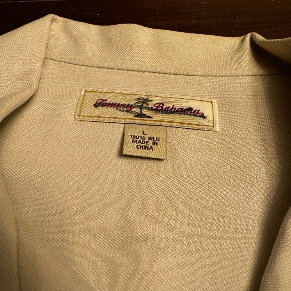 Tommy Bahama men’s shirt- Large.
