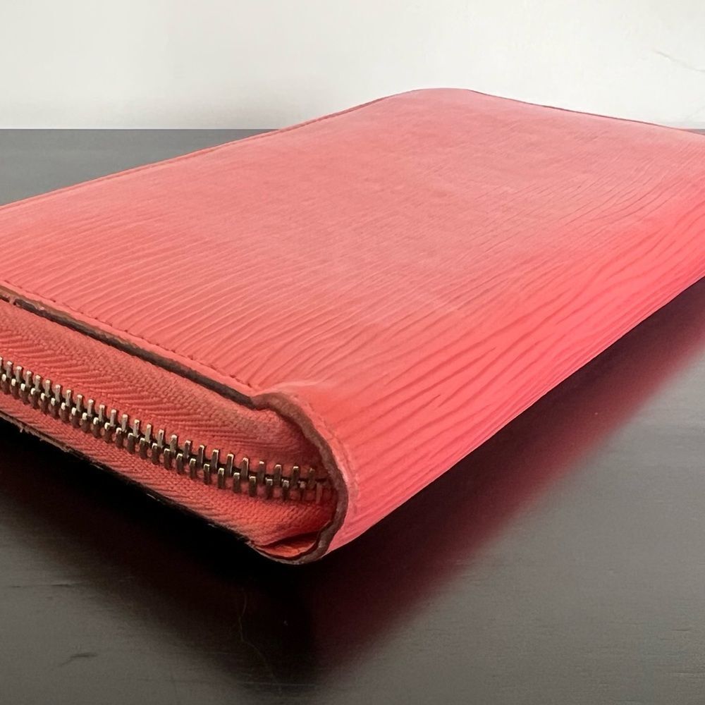 AUTH LOUIS VUITTON EPI WALLET- RARE COLOR!!!!!