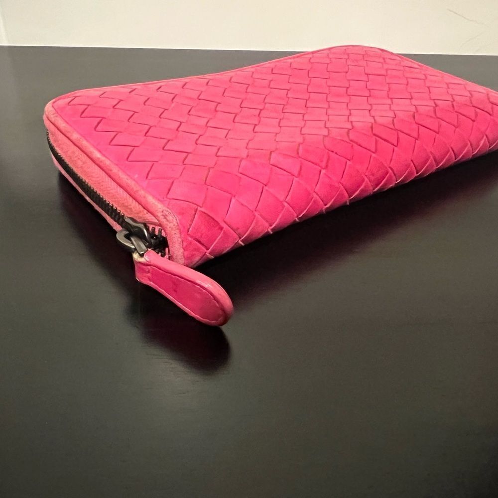 AUTHENTIC BOTTEGA VENETA Zippy WALLET- Pink