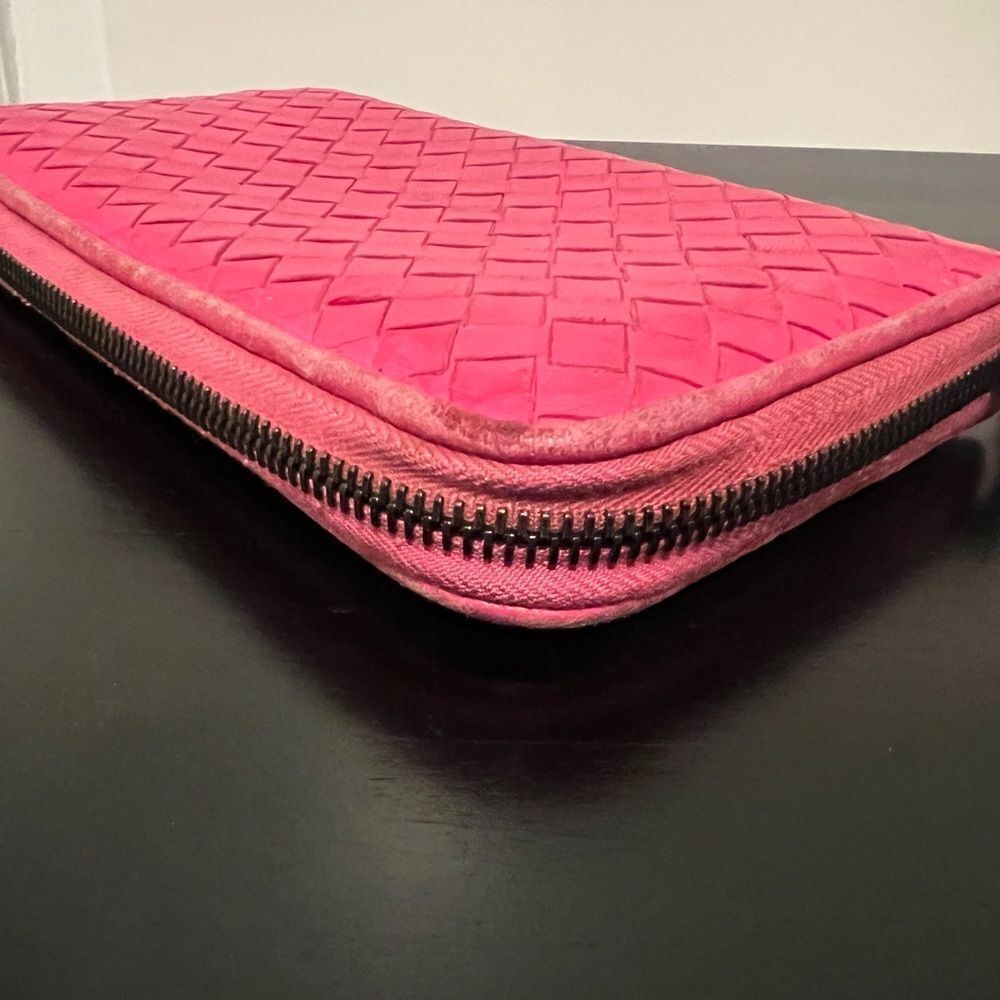 AUTHENTIC BOTTEGA VENETA Zippy WALLET- Pink