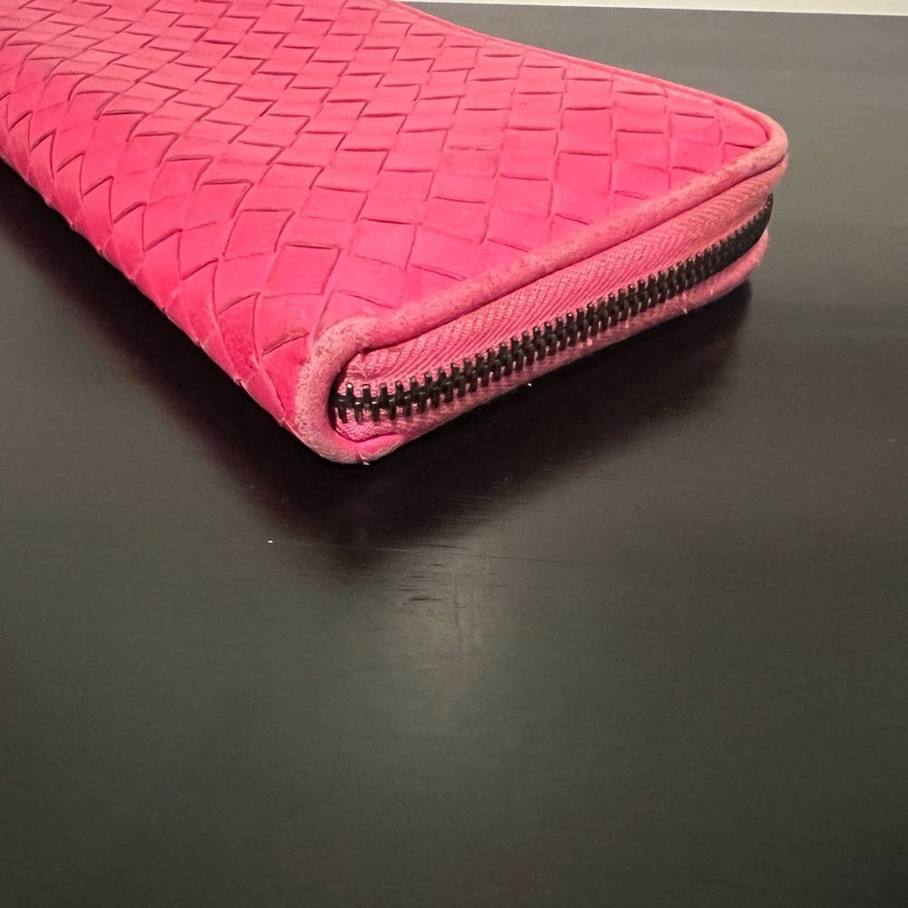 AUTHENTIC BOTTEGA VENETA Zippy WALLET- Pink