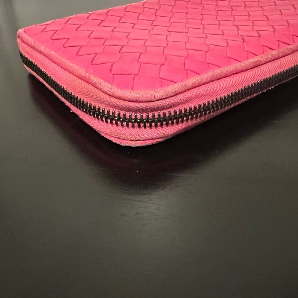 AUTHENTIC BOTTEGA VENETA Zippy WALLET- Pink