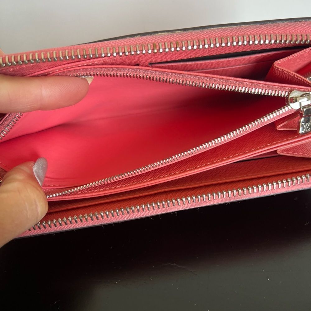 AUTH LOUIS VUITTON EPI WALLET- RARE COLOR!!!!!