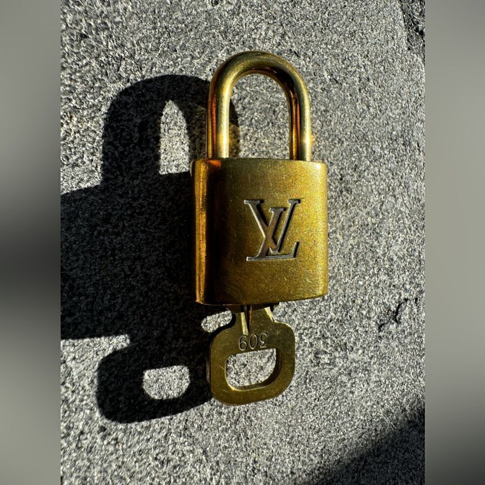 AUTHENTIC LOUIS VUITTON PADLOCK AND KEY