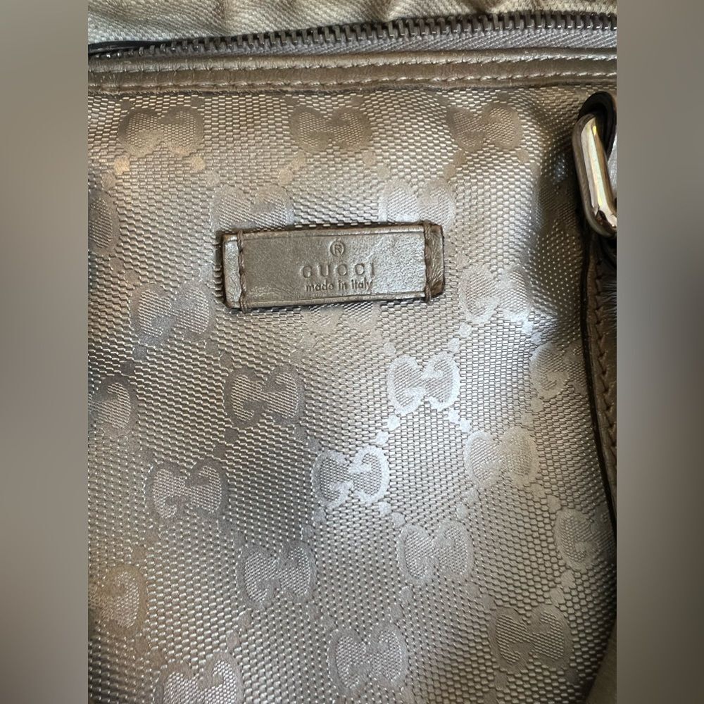 *RARE* GUCCI SILVER HANDBAG WITH CROSSBODY STRAP